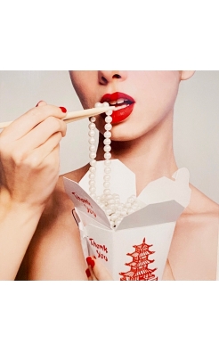 Tyler Shields, Take out Pearls, 2021 Tyler Shields, Take out Pearls, 2021