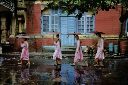 Steve McCurry, Procession of Procession of Nuns, Rangoon, 1994 Steve McCurry, Procession of Procession of Nuns, Rangoon, 1994