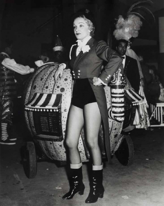 Ormond Gigli, Marlene Dietrich, The Circus, New York, 1962 Ormond Gigli, Marlene Dietrich, The Circus, New York, 1962